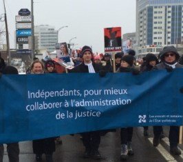 Des centaines d'avocats et notaires de l'État dans la rue pour manifester à Québec