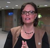 LA MINISTRE CHARLEBOIS DE RETOUR AU BOULOT LA MINISTRE CHARLEBOIS DE RETOUR AU BOULOT