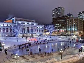 Signe que l'hiver approche : la patinoire D'Youville ouvre!
