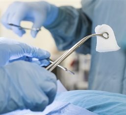 20 millions $ pour accélérer l'accès à une chirurgie