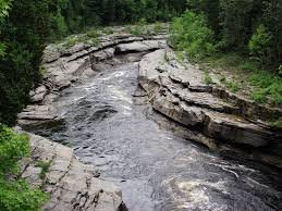 Un corps est repêché dans la rivière Jacques-Cartier