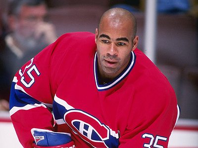 Donald Brashear employé chez Tim Hortons