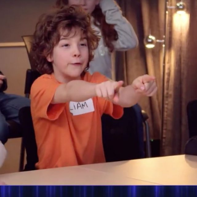 Éric Salvail demande aux enfants de critiquer l'album d'Annie Villeneuve
