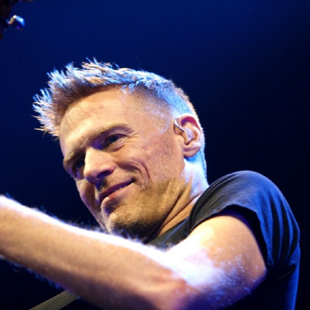 BRYAN ADAMS : DU NOUVEAU MATÉRIEL POUR LE CHANTEUR CANADIEN