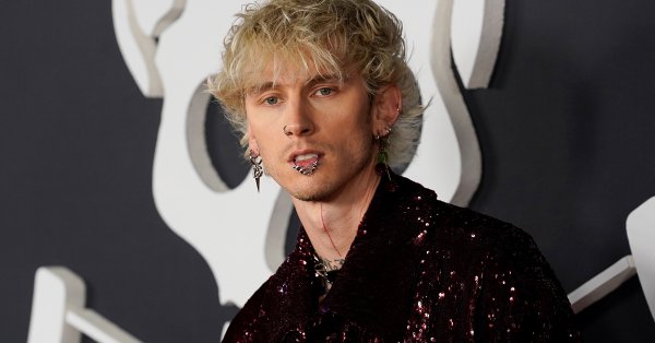 Machine Gun Kelly démolit Aerials de System Of A Down