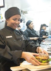 Service aux tables chez McDonald's...?