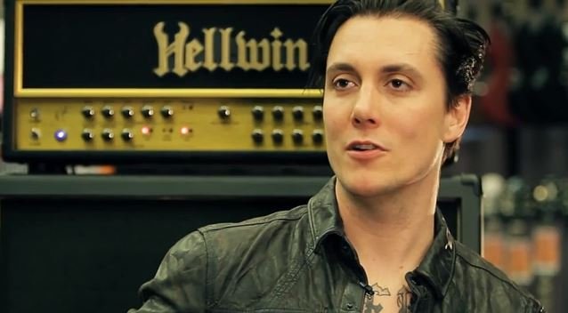 APPRENEZ LA GUITARE AVEC SYNYSTER GATES D'AVENGED SEVENFOLD