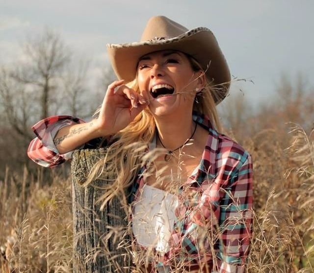 MARIE-CHANTAL TOUPIN EN MODE COUNTRY