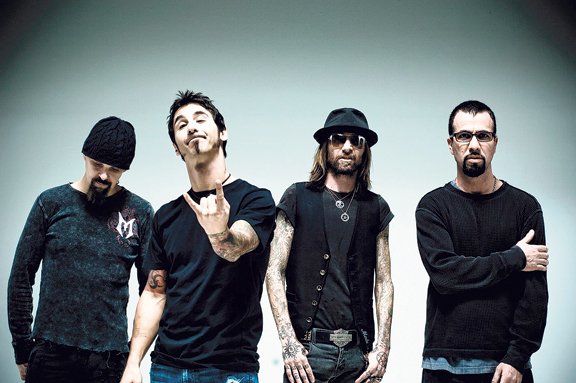 Godsmack sort un vidéoclip pour When Legends Rise qui donnera des frissons aux amateurs de football!