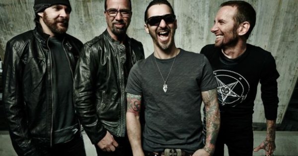 ENTREVUE : Le drummer de GODSMACK s'entretient avec nous à quelques jours du show au Centre Vidéotron!