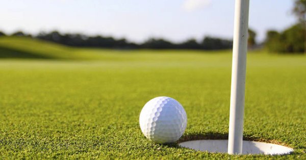 Bonne nouvelle: Les parcours de golf pourraient rouvrir en mai!