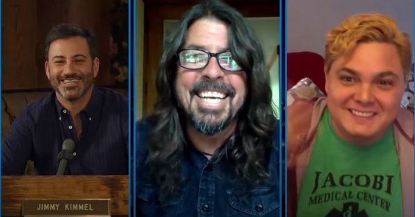 Une surprise de Dave Grohl pour un infirmier!